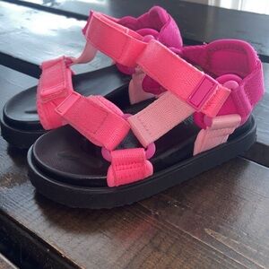 Gap Toddler Adjustable Pink Strap Sandals - size 7/8